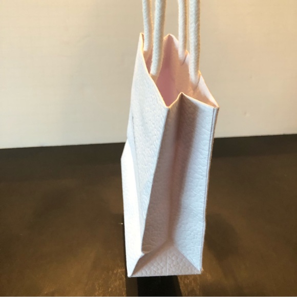 DIOR small textured white paper shopping bag - Picture 7 of 9